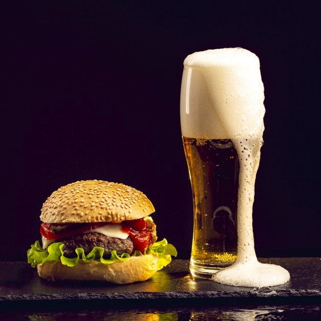Burger und Bier am Rhein
